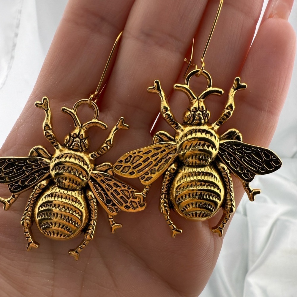 New! 🎁 Gold Honey bee vintage color Dangle Earrings - Picture 10 of 10